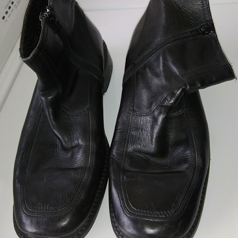Bass boots for men